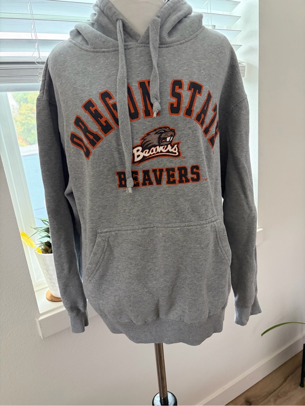 Colosseum Gray Oregon State Beavers Pullover Hoodie with Orange/Black Logo